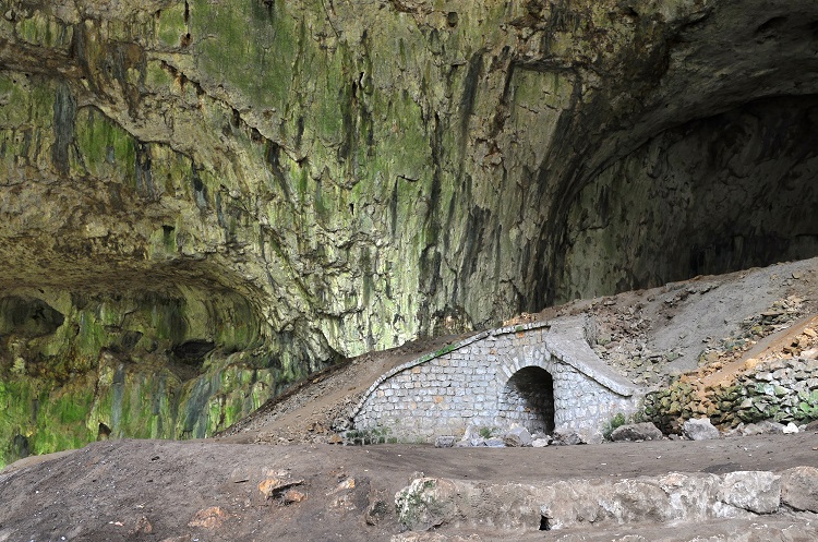 デヴェタシュカ洞窟への行き方